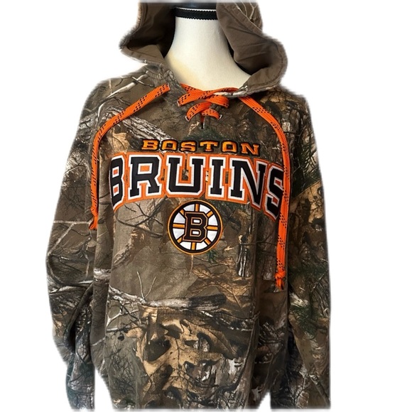 Boston Bruins Embroidered Pullover Sweatshirt - Picture 2 of 5